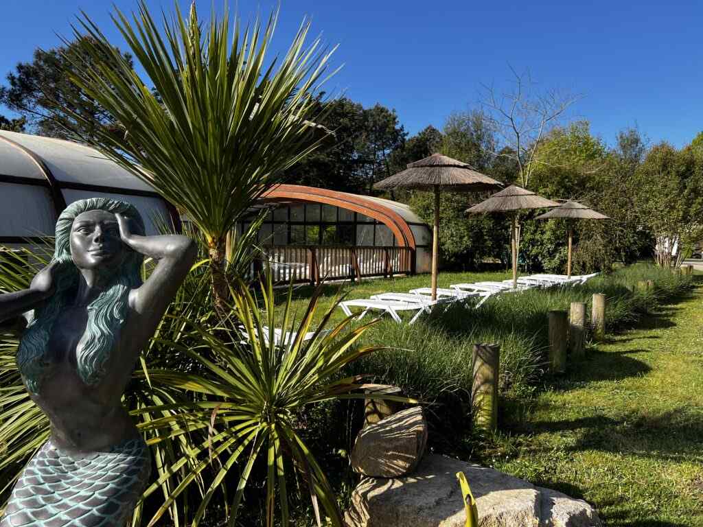 Piscine couverte "The Pirate Bay" au camping Les Pirates de Carnac à Carnac